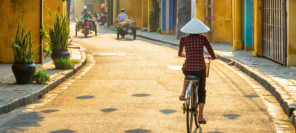 Fietsen in de straten van Vietnam